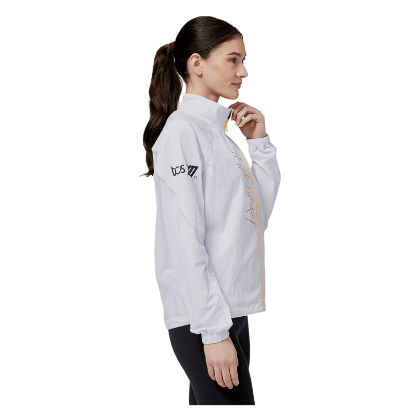 Chaqueta New Balance London Edition Printed Impact Run Light Pack Blanco Mujer 4 Chaqueta New Balance London Edition Printed Impact Run Light Pack Blanco Mujer - Imagen 2